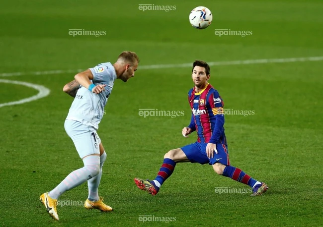 argentina-gay-rung-dong-voi-lenh-cam-messi (3).jpg