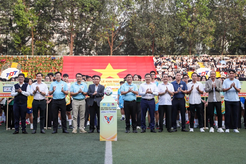 san-truong-ton-duc-thang-bung-no-khai-mac-giai-thanh-nien-sinh-vien-viet-nam (2).jpg