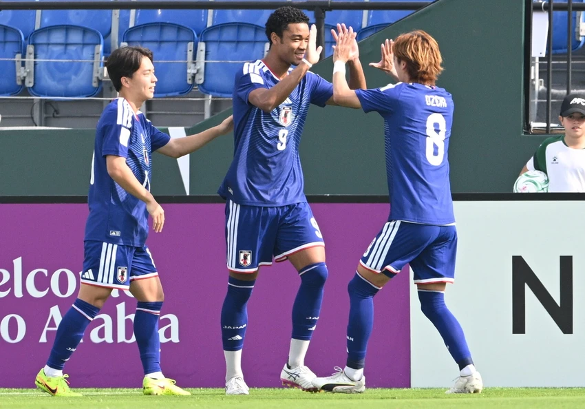 sinh-vien-nhat-ban-lam-mua-lam-gio-o-giai-u-23-chau-a (1).jpg