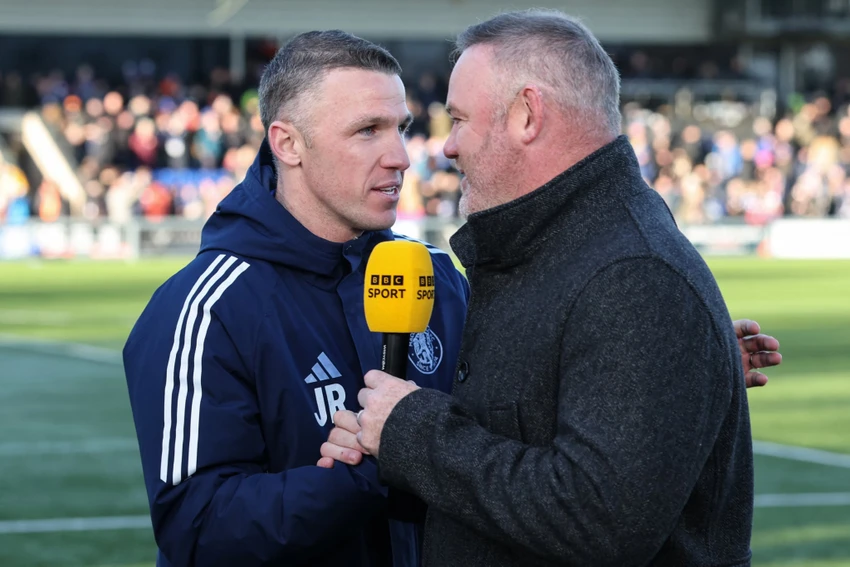 wayne-rooney-bat-khoc-khi-em-trai-ha-guc-duong-kim-vo-dich-fa-cup (2).jpg