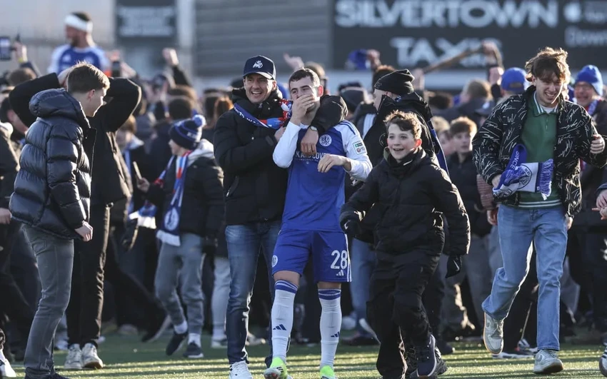 wayne-rooney-bat-khoc-khi-em-trai-ha-guc-duong-kim-vo-dich-fa-cup (3).jpg