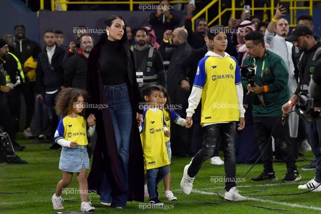 con-gai-ronaldo-hat-nhac-phim-titanic-khien-mang-xa-hoi-bung-no (1).jpg