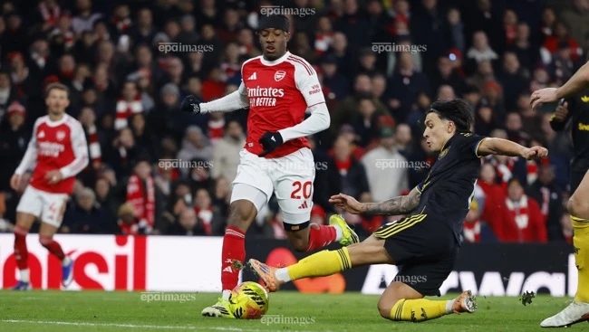 quat-nga-man-city-va-arsenal-man-united-bay-vao-top-4 (1).jpg
