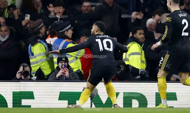quat-nga-man-city-va-arsenal-man-united-bay-vao-top-4 (2).jpg