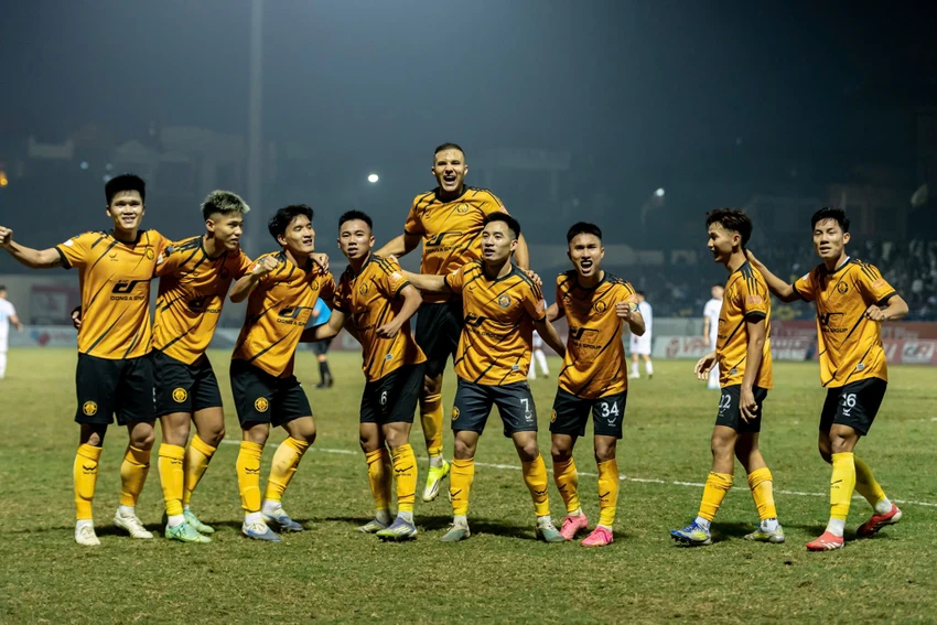 chan-thuong-cua-hoc-tro-gay-kho-hlv-kim-sang-sik (1).jpg