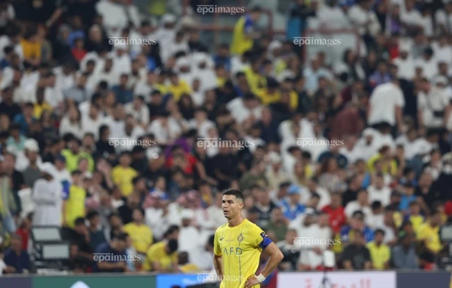 soc-ronaldo-noi-loan-o-al-nassr-tinh-duong-tai-hop-messi (2).jpg