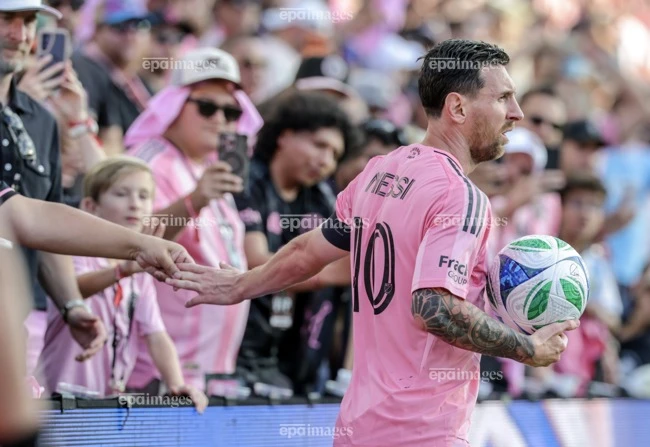 bi-chan-thuong-phai-nghi-thi-dau-messi-len-tieng-xin-loi (3).jpg
