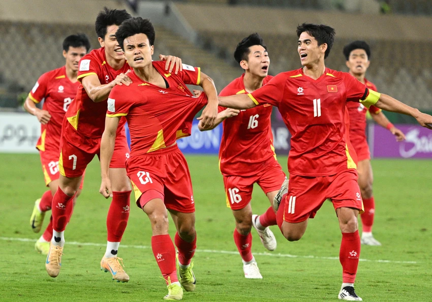 nam-moi-ban-ron-va-nhieu-thach-thuc-cho-hlv-kim-sang-sik (1).jpg