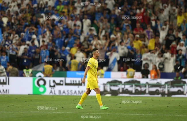hanh-dong-khac-la-cua-ronaldo-sau-khi-co-ban-thang-thu-965 (1).jpg