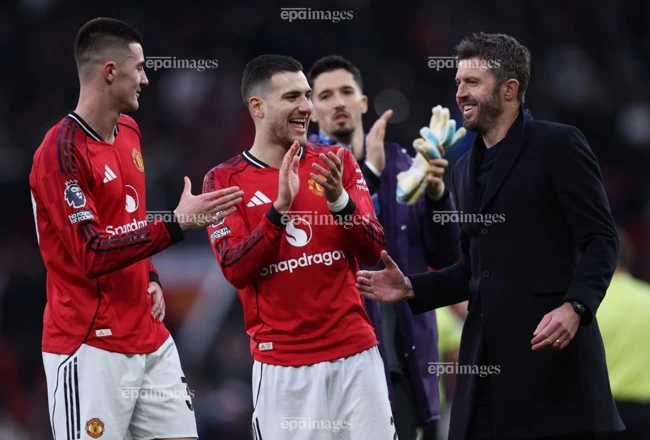 man-united-hoi-sinh-mo-chuc-vo-dich-premier-league (2).jpg