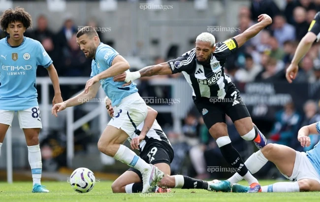 guardiola-chi-ra-quyen-luc-den-ngan-can-man-city-vo-dich (3).jpg