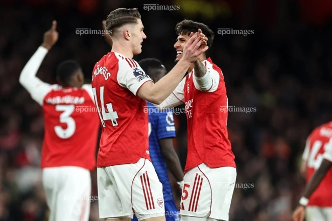 arsenal-but-toc-ngoan-muc-bo-xa-man-city (1).jpg