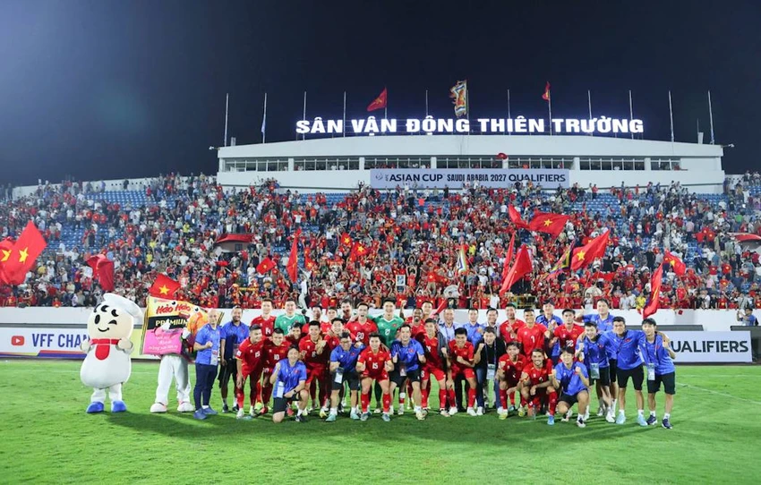 doi-tuyen-viet-nam-tang-vot-9-bac-gay-chan-dong-fifa (1).jpg