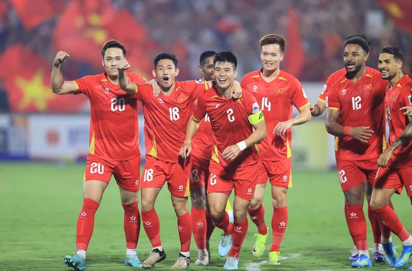xuc-dong-tuyen-thu-hoang-duc-am-tham-chi-100-trieu-giup-hoc-sinh-ngheo-tp-hcm (1).jpg