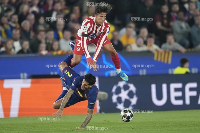giua-lan-ranh-sinh-tu-champions-league (1).jpg