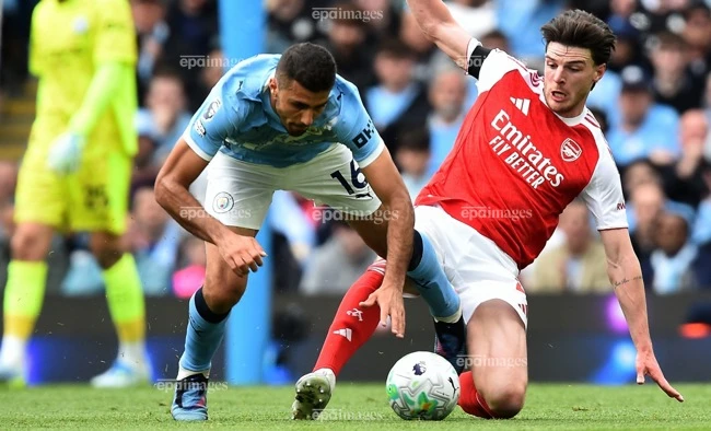 kich-ban-dien-ro-arsenal-va-man-city-da-them-1-tran-de-chon-doi-vo-dich (2).jpg