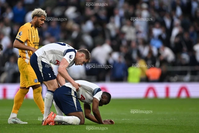 premier-league-chinh-thuc-tien-mot-doi-xuong-hang-tottenham-run-ray (1).jpg