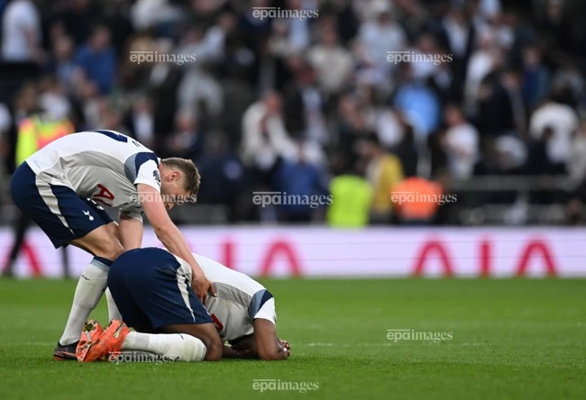 soc-arsenal-vo-dich-tottenham-xuong-hang (4).jpg