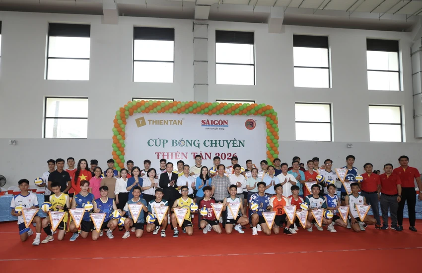Trưởng Ban tổ chức Dương Văn Hồ Vũ hạnh phúc với niềm đam mê khi chứng kiến những nụ cười rạng rỡ của vận động trên sân chơi giàu ý nghĩa. 36-doi-bong-dai-nao-cup-bong-chuyen-thien-tan (4).JPG