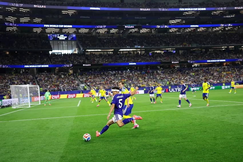 dang-cay-chau-a-o-san-choi-lon-world-cup (2).jpg