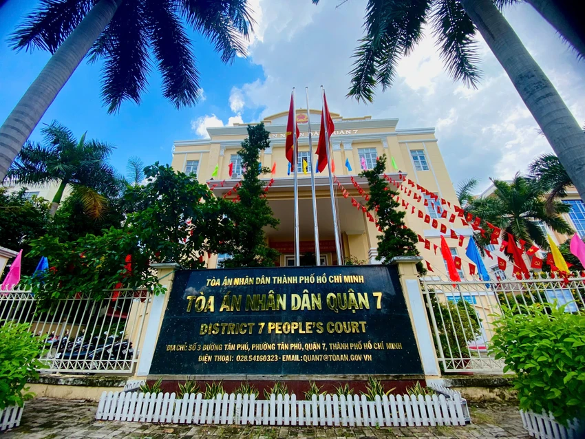 chiếm đoạt tiền hàng