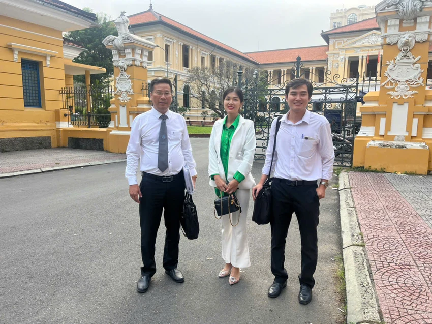 Lập luận của HĐXX trong vụ kiện người mẫu Trà Ngọc Hằng