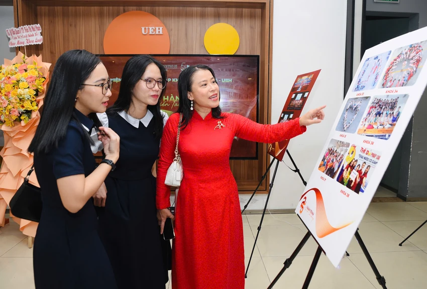 Lễ kỷ niệm 25 năm thành lập Khoa Luật UEH (18).jpg