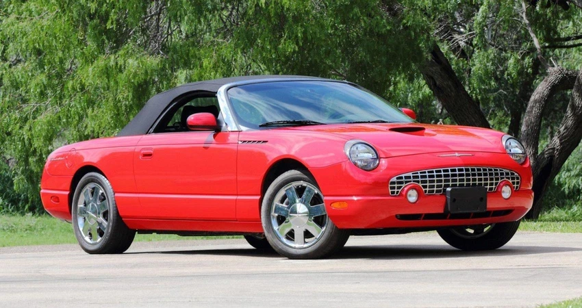 Thunderbird có động cơ V8 4.0 lít, tạo ra khoảng 250 mã lực. Ảnh: Hotcars Thunderbird có động cơ V8 4.0 lít, tạo ra khoảng 250 mã lực. Ảnh: Hotcars