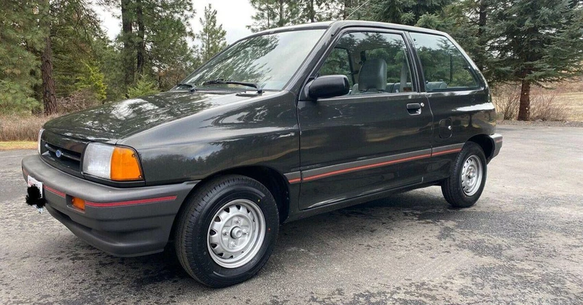 Chiếc xe được bán ở Úc và Châu Âu với tên gọi Mazda 121. Ảnh: Hotcars Chiếc xe được bán ở Úc và Châu Âu với tên gọi Mazda 121. Ảnh: Hotcars