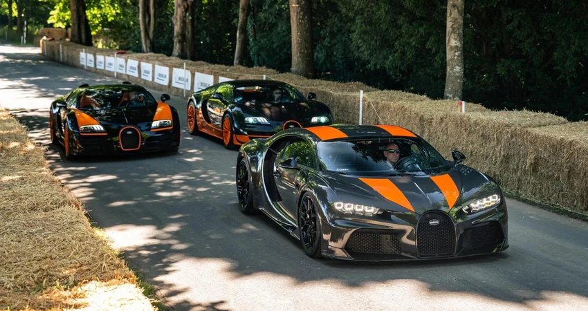 Ba siêu xe Bugatti phá kỷ lục thế giới cùng ra mắt. Ảnh: Hotcars. Ba siêu xe Bugatti phá kỷ lục thế giới cùng ra mắt. Ảnh: Hotcars.