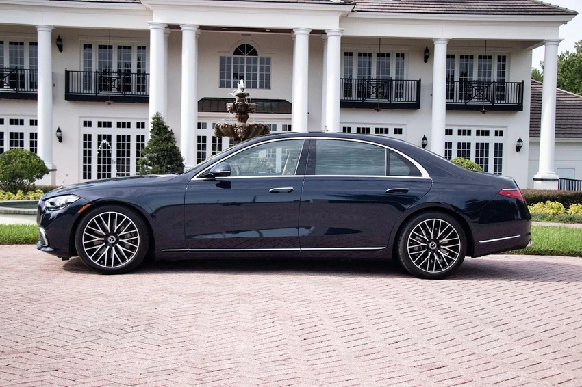 S-Class được trang bị hệ thống âm thanh tuyệt vời. Ảnh: Carbuzz. S-Class được trang bị hệ thống âm thanh tuyệt vời. Ảnh: Carbuzz.