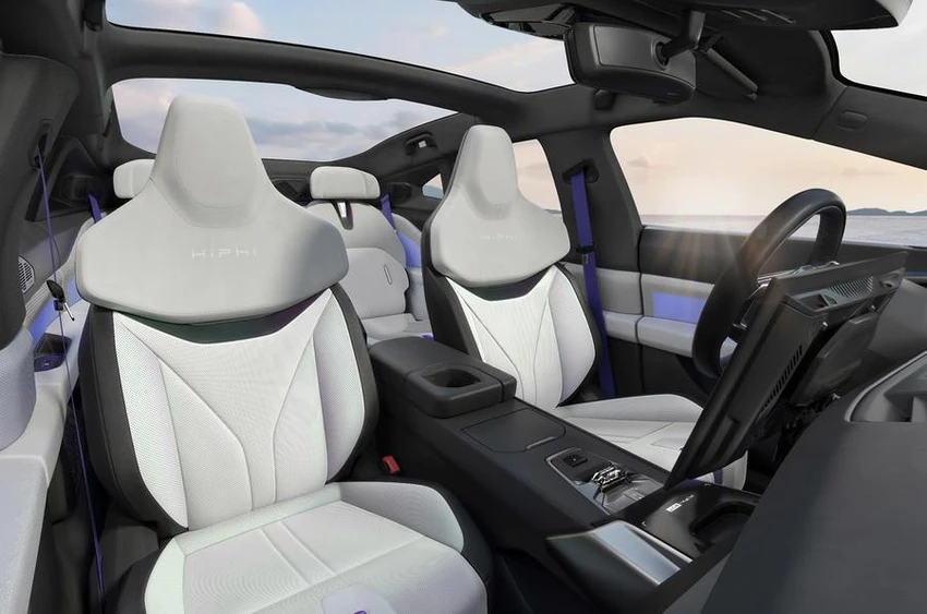 HiPhi Z còn được thiết kế ánh sáng xung quanh. Ảnh: Autocar. HiPhi Z còn được thiết kế ánh sáng xung quanh. Ảnh: Autocar.