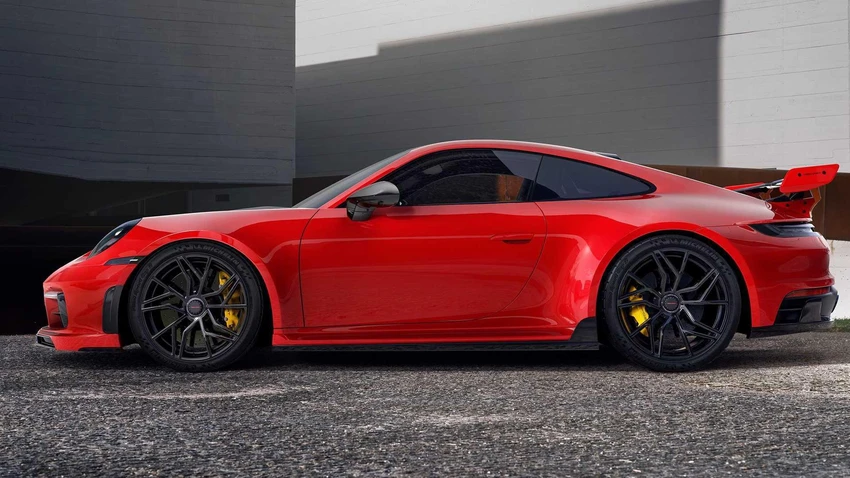 Porsche 911 GTS thể thao được điều chỉnh tốc độ tạo ra 553 HP và 494 Lb-Ft. Ảnh: Moto1. Porsche 911 GTS thể thao được điều chỉnh tốc độ tạo ra 553 HP và 494 Lb-Ft. Ảnh: Moto1.