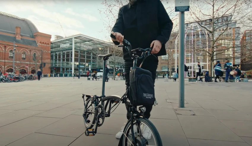 Brompton Electric P Line phiên bản Urban bắt đầu từ 3.695 bảng Anh (tương đương 102 triệu đồng). Ảnh: Autoevolution. Brompton Electric P Line phiên bản Urban bắt đầu từ 3.695 bảng Anh (tương đương 102 triệu đồng). Ảnh: Autoevolution.