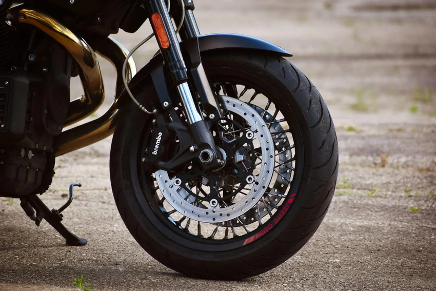 Xe còn được trang bị hộp số sáu cấp, bánh xe 17 inch. Ảnh: Autoevolution. Xe còn được trang bị hộp số sáu cấp, bánh xe 17 inch. Ảnh: Autoevolution.