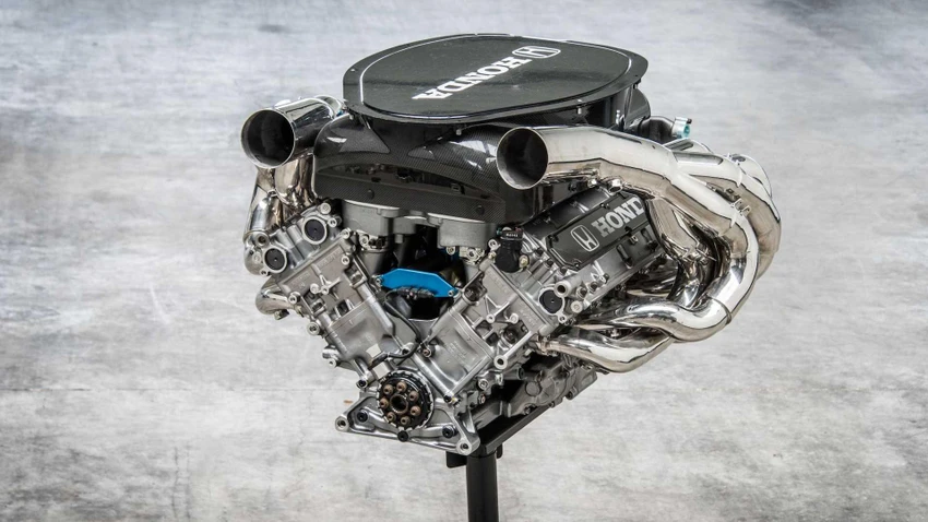Động cơ này đã được cả đội Jordan và BAR đều sử dụng màu đen trong năm đó. Ảnh: Moto1. Động cơ này đã được cả đội Jordan và BAR đều sử dụng màu đen trong năm đó. Ảnh: Moto1.