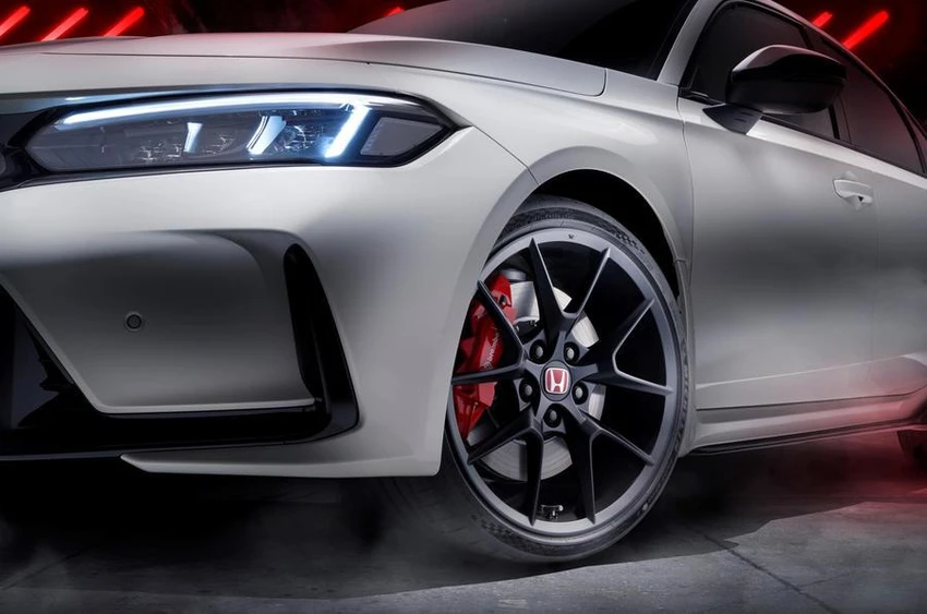 Type R được trang bị bánh xe hợp kim 19 inch. Ảnh: Autocar.