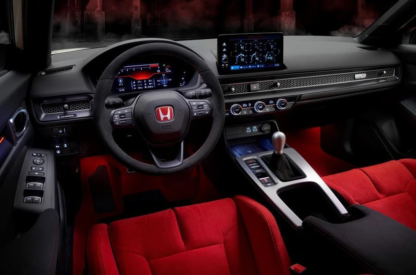 Về nội thất, Type R cũng được nâng cấp tương tự như Civic e. Ảnh: Autocar.
