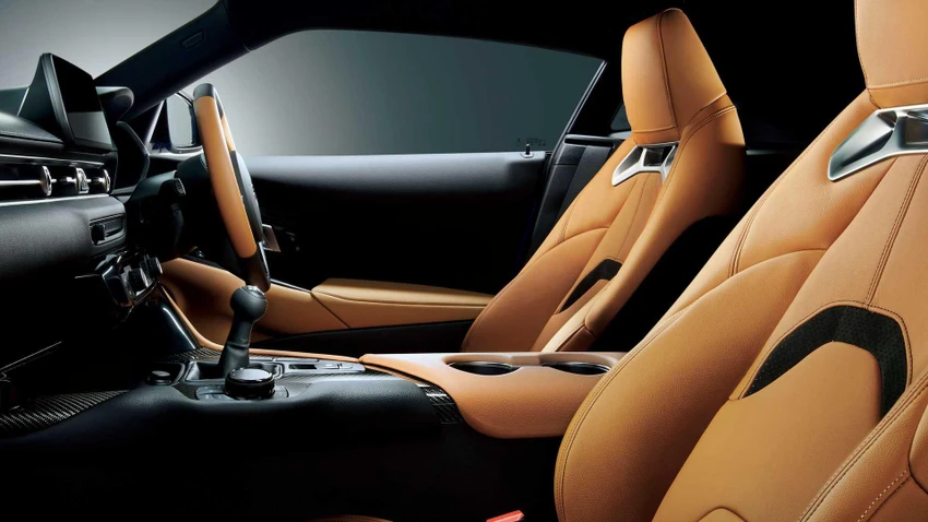 Chiếc xe Supra sáu tốc độ, sáu xi-lanh thông thường có giá 7.313.000 yên. Ảnh: Moto1. Chiếc xe Supra sáu tốc độ, sáu xi-lanh thông thường có giá 7.313.000 yên. Ảnh: Moto1.