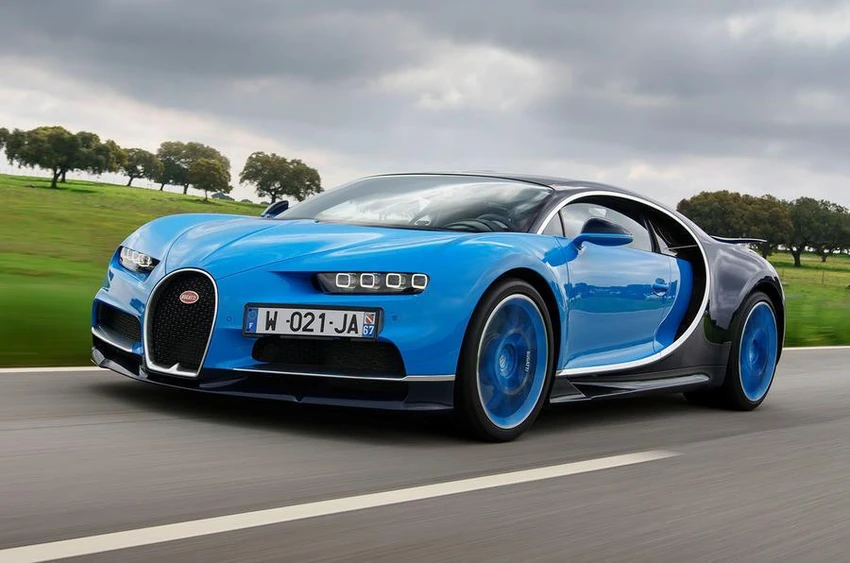 Chiron là chiếc xe đầu tiên được trang bị động cơ W16 8,0 lít. Ảnh: Autocar.