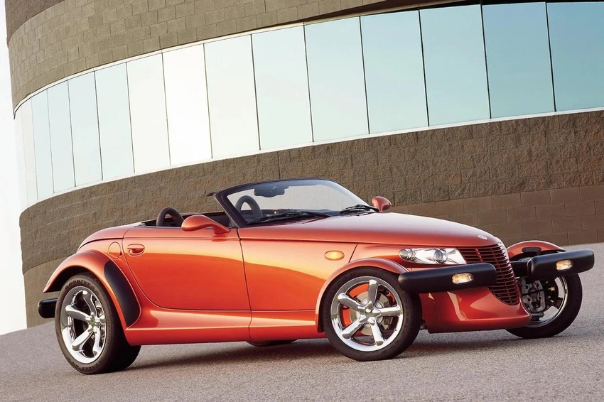 Plymouth Prowler là thiết kế retro kỳ lạ nhất được đưa vào sản xuất, sau này trở thành Chrysler Prowler. Ảnh: Carbuzz. Plymouth Prowler là thiết kế retro kỳ lạ nhất được đưa vào sản xuất, sau này trở thành Chrysler Prowler. Ảnh: Carbuzz.
