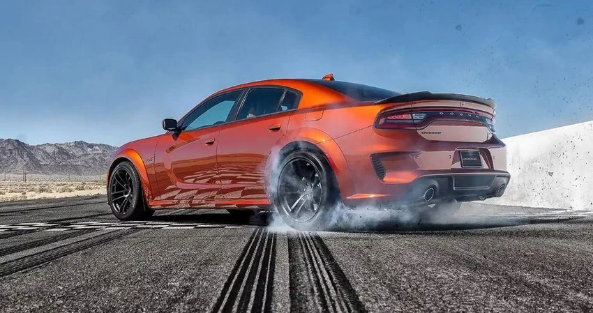 Charger Scat Pack là chiếc xe vượt qua ranh giới giữa xe cơ bắp và siêu xe. Ảnh: Hotcars.