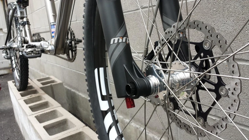 Symbiosis còn được cung cấp thêm thiết bị hỗ trợ điện với động cơ Shimano Steps E8000. Ảnh: Autoevolution. Symbiosis còn được cung cấp thêm thiết bị hỗ trợ điện với động cơ Shimano Steps E8000. Ảnh: Autoevolution.