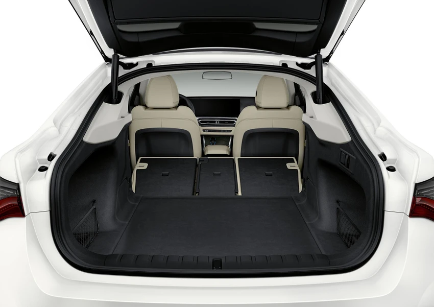 i4 eDrive35 sẽ có giá bắt đầu từ 52.395 USD (tương đương 1.2 tỉ đồng). Ảnh: Carscoops. i4 eDrive35 sẽ có giá bắt đầu từ 52.395 USD (tương đương 1.2 tỉ đồng). Ảnh: Carscoops.