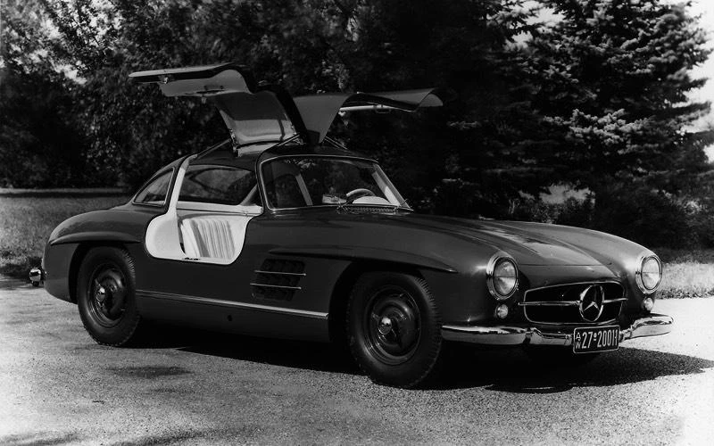 Mercedes 300SL là chiếc siêu xe có từ những năm 1950 và được yêu thích cho tới bây giờ. Ảnh: Autocar. Mercedes 300SL là chiếc siêu xe có từ những năm 1950 và được yêu thích cho tới bây giờ. Ảnh: Autocar.