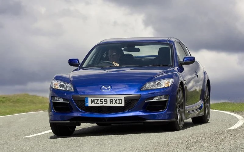 RX-8 là một chiếc coupe thể thao có khả năng vận hành bằng động cơ quay 1,3 lít. Ảnh: Autocar. RX-8 là một chiếc coupe thể thao có khả năng vận hành bằng động cơ quay 1,3 lít. Ảnh: Autocar.