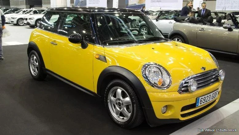 Mini Cooper 2011. Ảnh: Slashgear. Mini Cooper 2011. Ảnh: Slashgear.