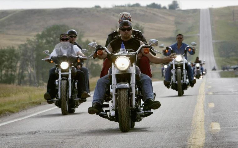 Mẹo đi xe máy trong thời tiết lạnh. Ảnh: Motorbiscuit. Mẹo đi xe máy trong thời tiết lạnh. Ảnh: Motorbiscuit.