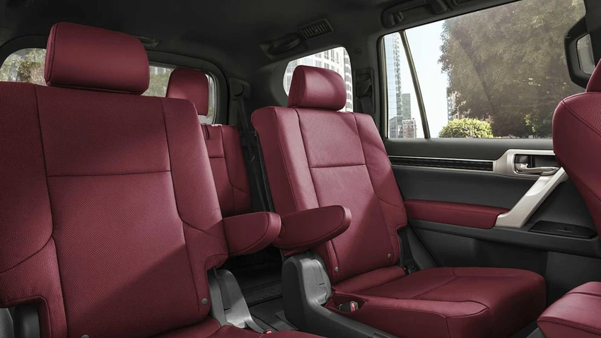 Lexus cũng cung cấp các điểm nhấn ghế trang trí màu Boulder Grey NuLuxe bắt mắt. Ảnh: Motor1. Lexus cũng cung cấp các điểm nhấn ghế trang trí màu Boulder Grey NuLuxe bắt mắt. Ảnh: Motor1.