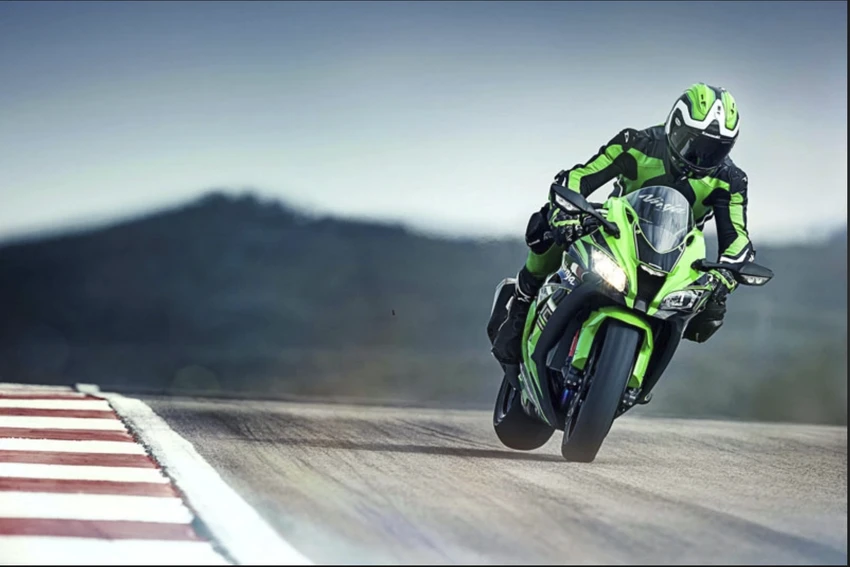 Kawasaki ZX-10R sản sinh công suất 203 mã lực. Ảnh: Motorbiscuit.